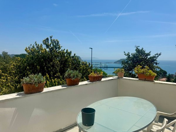 casa indipendente in vendita a Pozzuoli