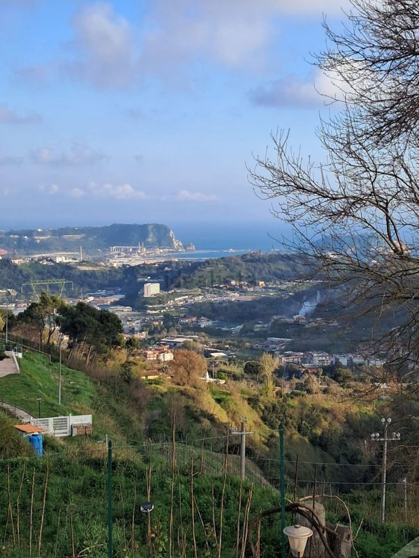 casa indipendente in vendita a Pozzuoli