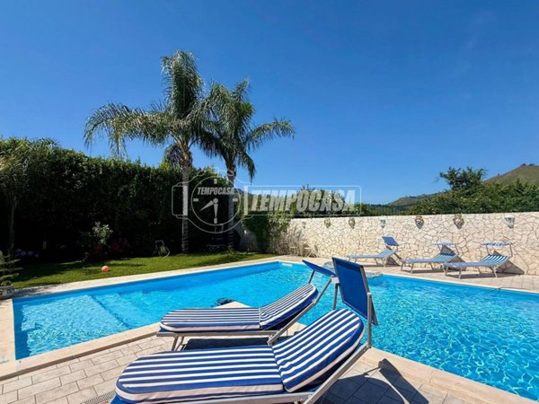 casa indipendente in vendita a Pozzuoli