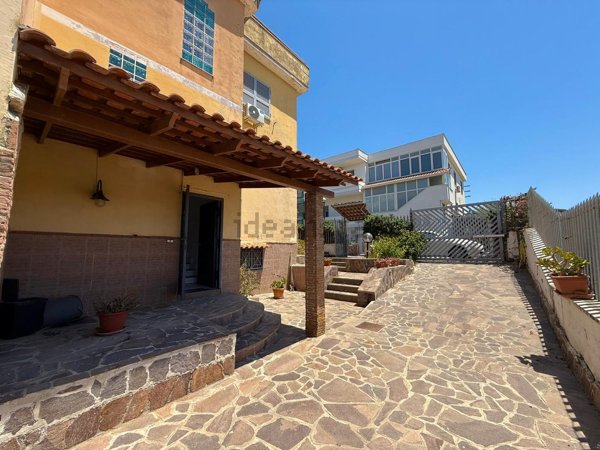casa indipendente in vendita a Pozzuoli in zona Cuma