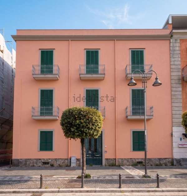 intera palazzina in vendita a Pozzuoli