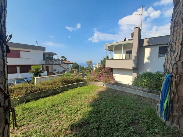 casa indipendente in vendita a Pozzuoli in zona Solfatara
