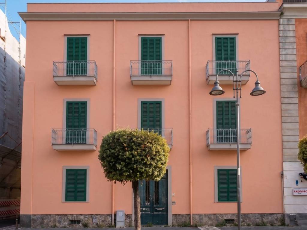 intera palazzina in vendita a Pozzuoli