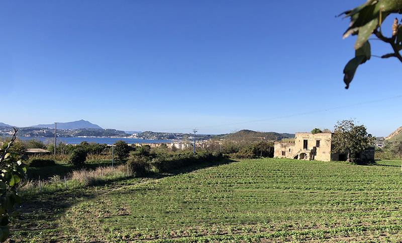 casa indipendente in vendita a Pozzuoli in zona Toiano