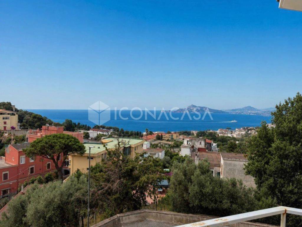 appartamento in vendita a Pozzuoli in zona Solfatara