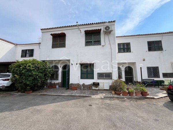 casa indipendente in vendita a Pozzuoli in zona Arco Felice