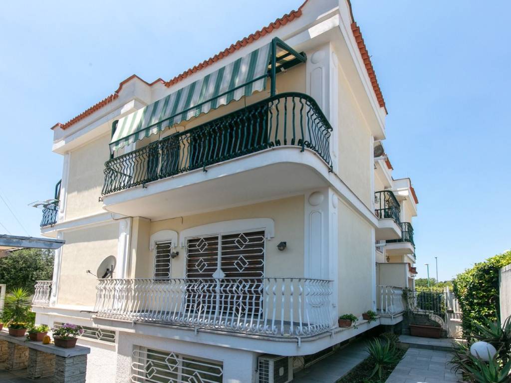 casa indipendente in vendita a Pozzuoli