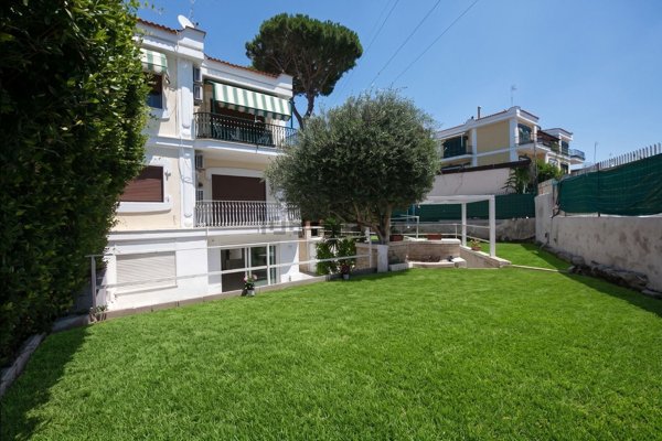 casa indipendente in vendita a Pozzuoli