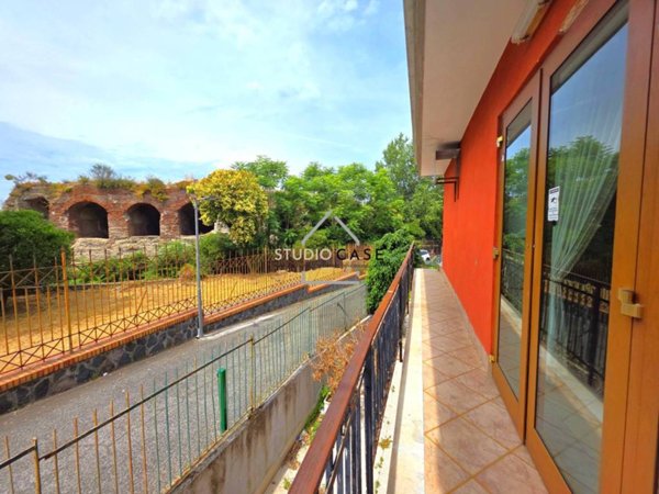 negozio in vendita a Pozzuoli in zona Solfatara