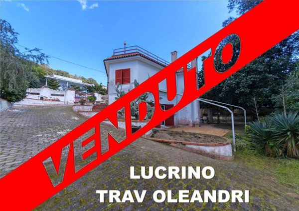 casa indipendente in vendita a Pozzuoli in zona Lucrino