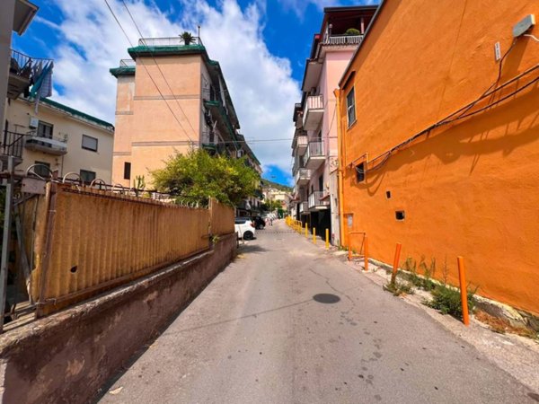 appartamento in vendita a Pozzuoli in zona Lucrino