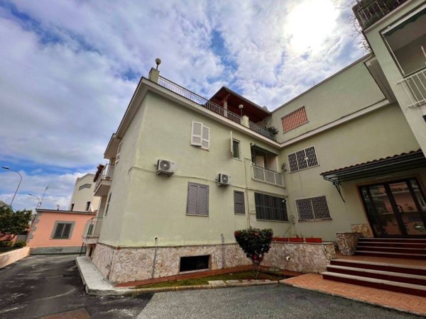 appartamento in vendita a Pozzuoli in zona Lucrino
