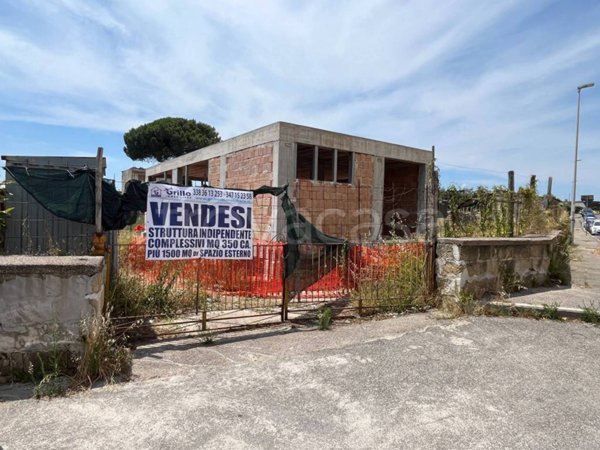 casa indipendente in vendita a Pozzuoli in zona Monterusciello