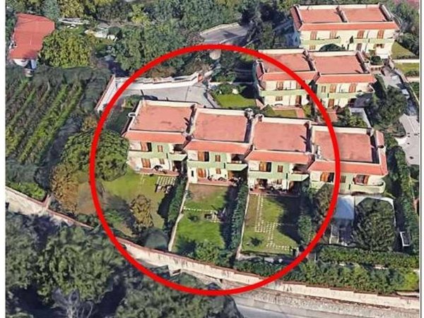 casa indipendente in vendita a Pozzuoli