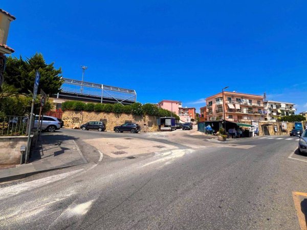 appartamento in vendita a Pozzuoli in zona Lucrino