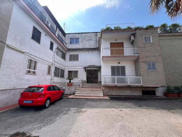 appartamento in vendita a Pozzuoli in zona Lucrino