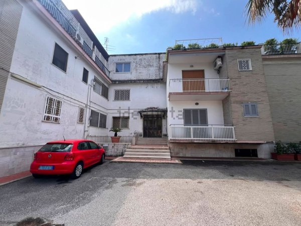 appartamento in vendita a Pozzuoli in zona Lucrino