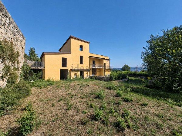 casa indipendente in vendita a Pozzuoli