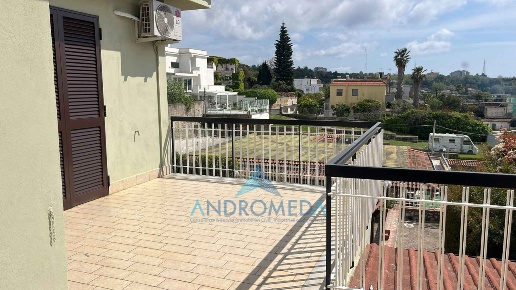 casa indipendente in vendita a Pozzuoli in zona Monterusciello