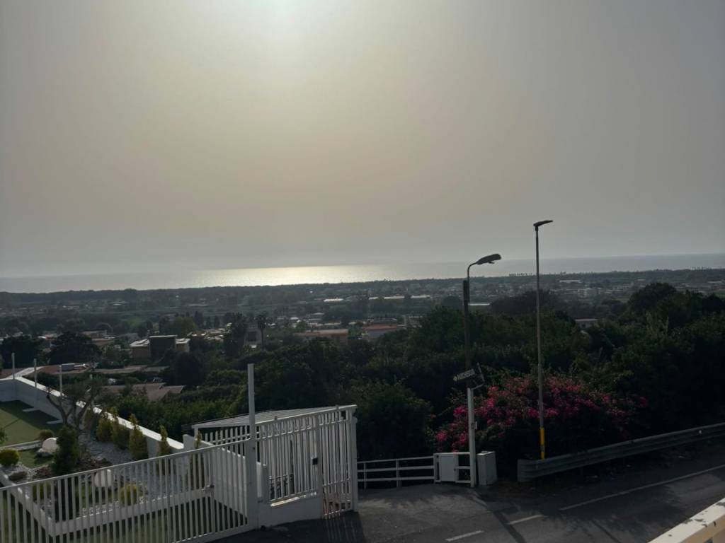 negozio in vendita a Pozzuoli in zona Cuma