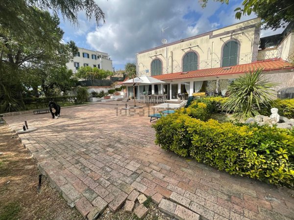 appartamento in vendita a Pozzuoli in zona Solfatara