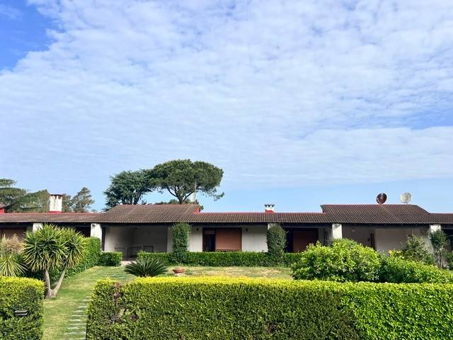 casa indipendente in vendita a Pozzuoli in zona Monterusciello
