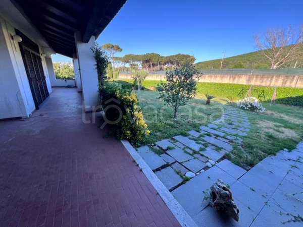 casa indipendente in vendita a Pozzuoli in zona Monterusciello