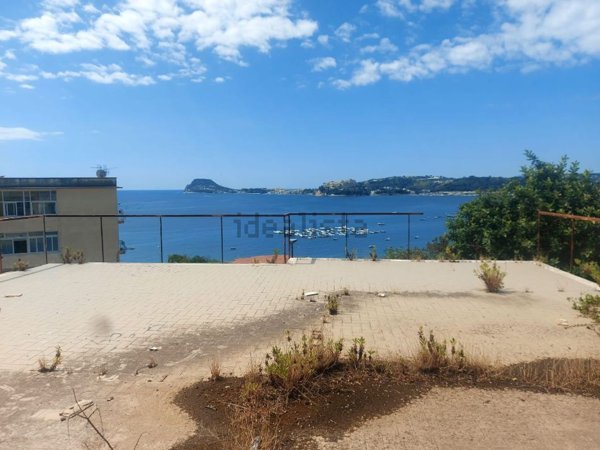 appartamento in vendita a Pozzuoli in zona Lucrino