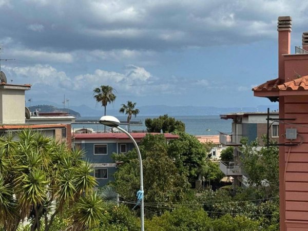 appartamento in vendita a Pozzuoli in zona Lucrino
