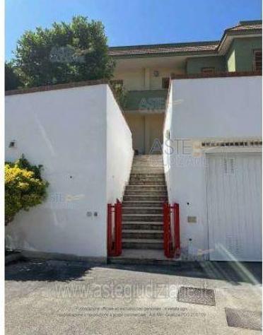 casa indipendente in vendita a Pozzuoli