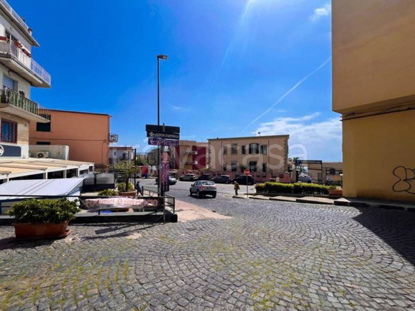 appartamento in vendita a Pozzuoli in zona Lucrino