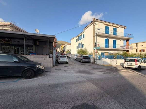 appartamento in vendita a Pozzuoli in zona Lucrino