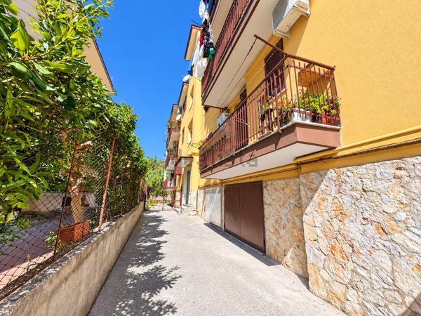appartamento in vendita a Pozzuoli in zona Lucrino