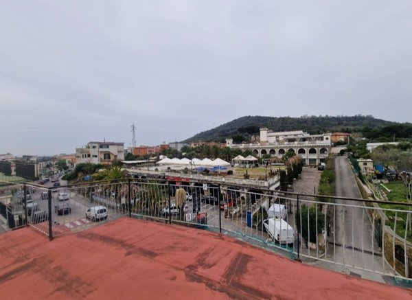 appartamento in vendita a Pozzuoli in zona Lucrino