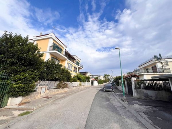 appartamento in vendita a Pozzuoli in zona Arco Felice