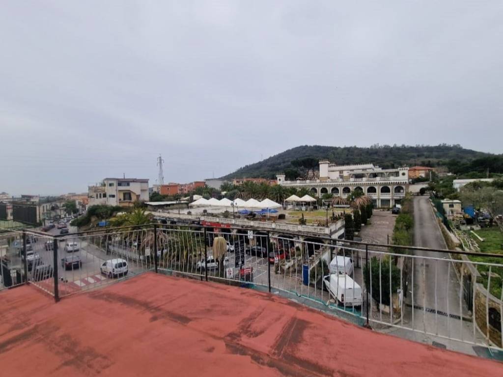 appartamento in vendita a Pozzuoli in zona Lucrino