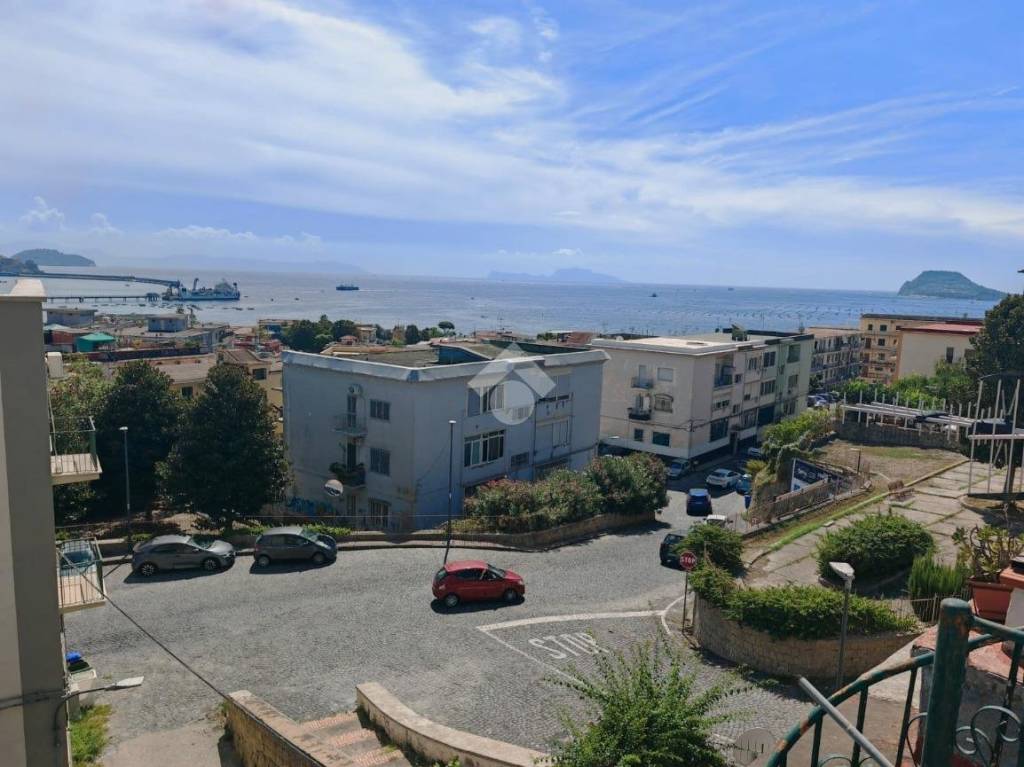 appartamento in vendita a Pozzuoli in zona Lucrino