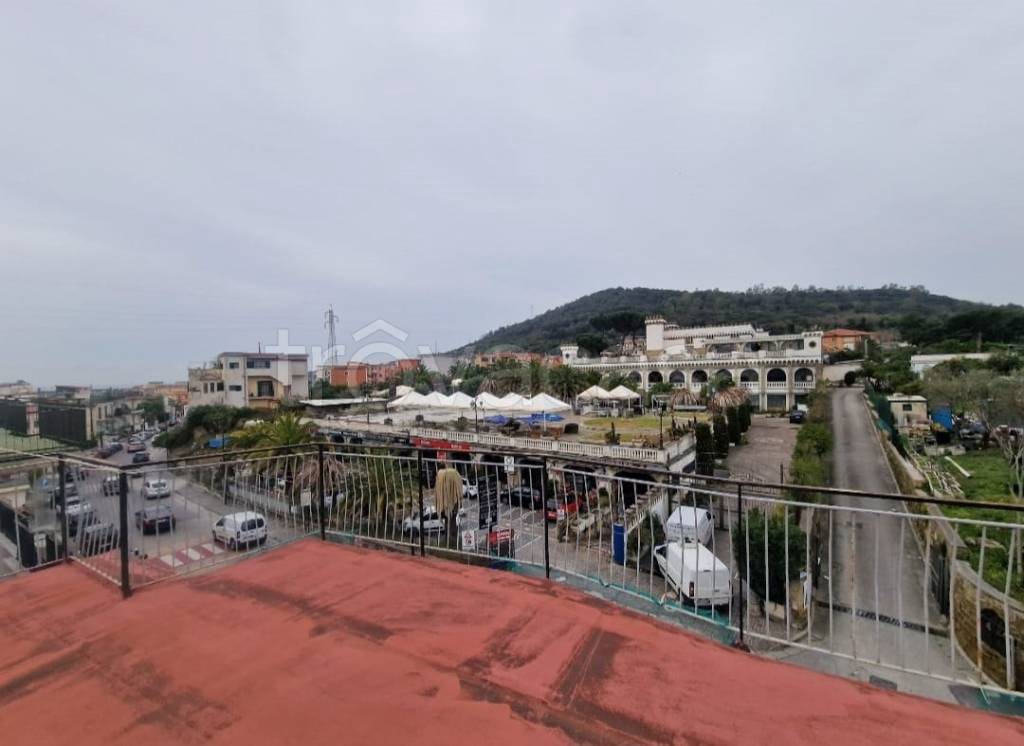appartamento in vendita a Pozzuoli in zona Lucrino