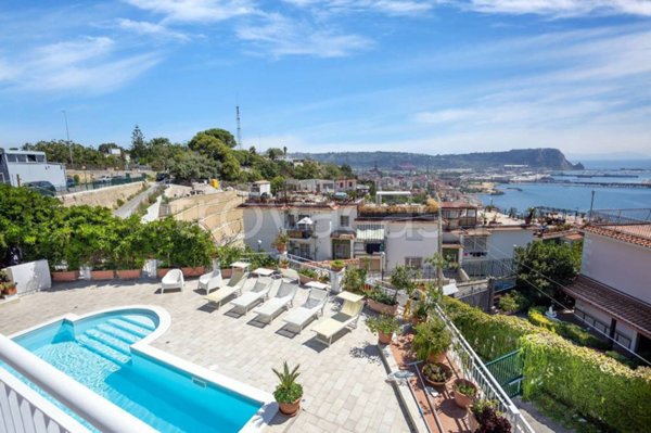 casa indipendente in vendita a Pozzuoli
