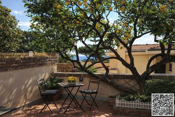 casa indipendente in vendita a Pozzuoli in zona Solfatara