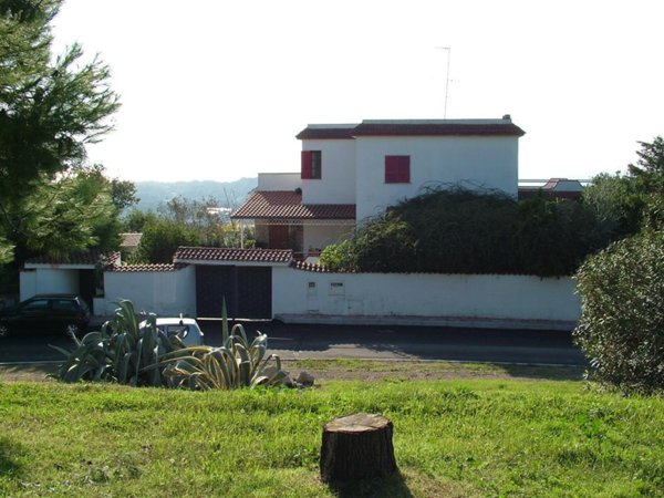 casa indipendente in vendita a Pozzuoli in zona Arco Felice