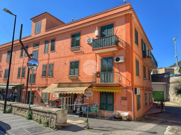 appartamento in vendita a Pozzuoli in zona Lucrino