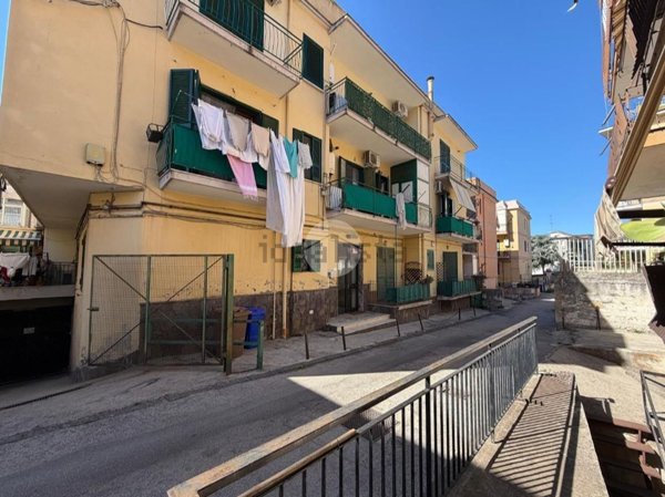 appartamento in vendita a Pozzuoli in zona Lucrino