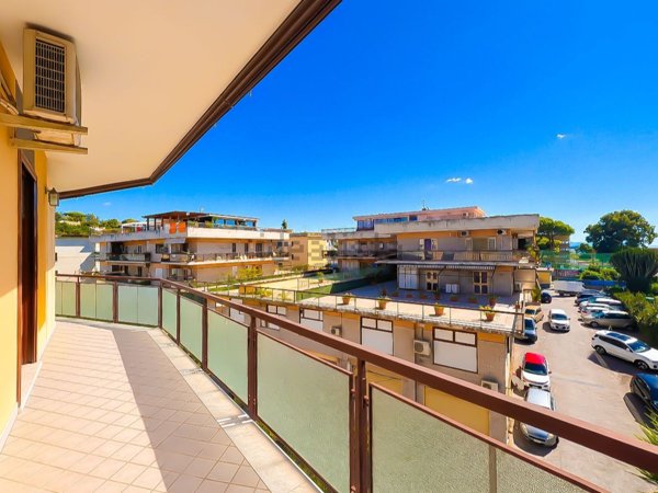 appartamento in vendita a Pozzuoli in zona Lucrino