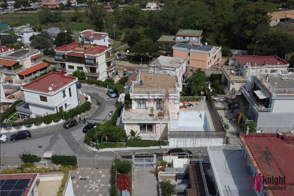 casa indipendente in vendita a Pozzuoli in zona Cuma