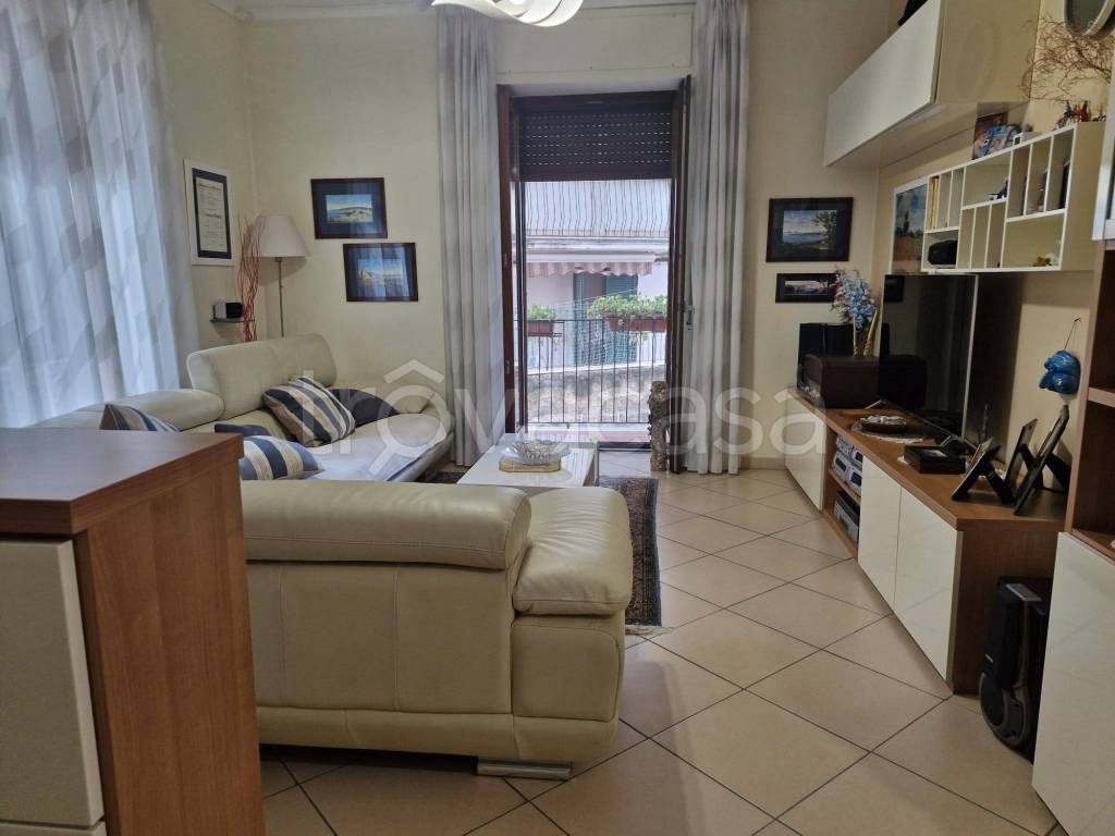 appartamento in vendita a Pozzuoli in zona Lucrino