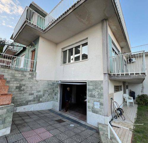 casa indipendente in vendita a Pozzuoli