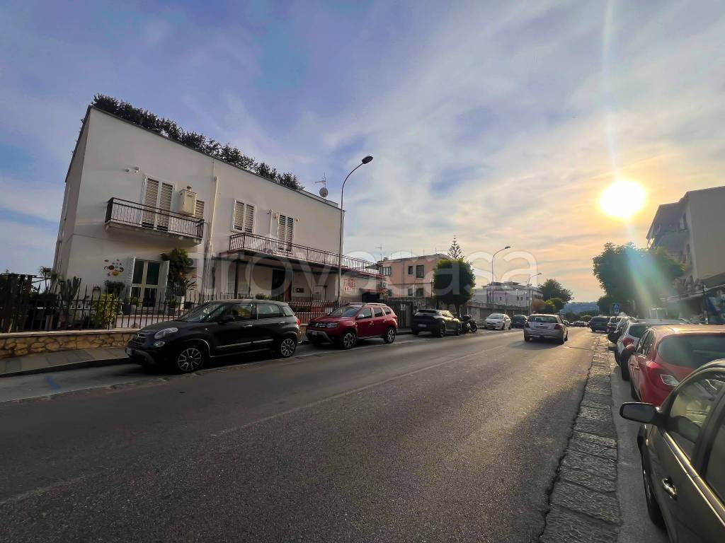 appartamento in vendita a Pozzuoli in zona Lucrino