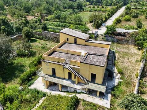 intera palazzina in vendita a Pozzuoli