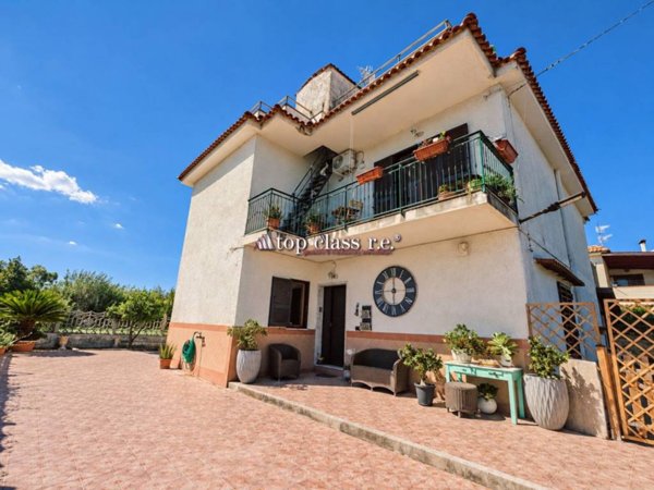 casa indipendente in vendita a Pozzuoli